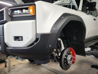 Комплект великих гальм USK Forged 6 поршнів з комплектом 2-составних г. дисків 355/32 мм, з насічками і перфорацією, TLC300 2021+, передній - Фото 6